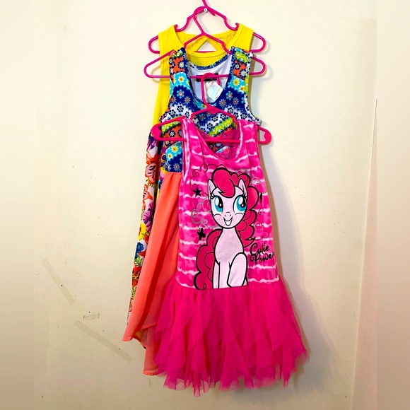 GIRL’S DRESS BUNDLE. - Picture 2 of 14